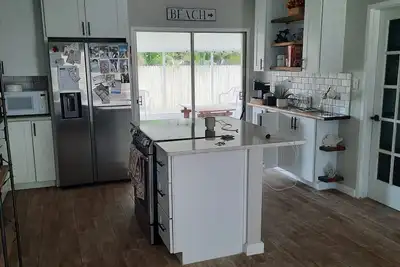 Image de Cozy 2 bedroom 1. 5 bath home close to the beach and lots of local shopping