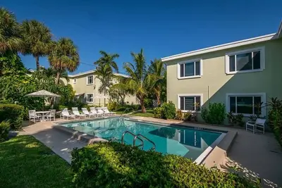 Image de Charming 2-bedroom condo with WiFi, Ac in serene Holmes Beach  Walk to the beach
