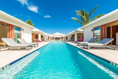Image de Leeward Jewel Villa - Luxurious 7 bedroom Canal Front Villa