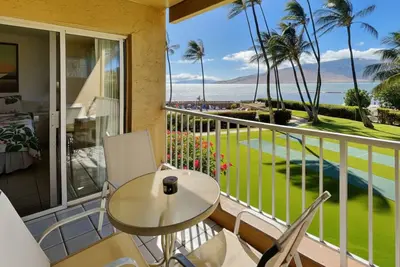 Image de Menehune Shores 206 | Ocean Views, Pool Access