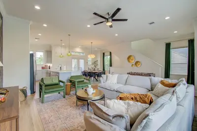 Image de Luxurious 3bd |Rooftop Movie |Downtown |Foosball