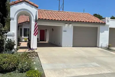 Image de Gated 55+ Senior Community Features Charming 2-Bedroom Home