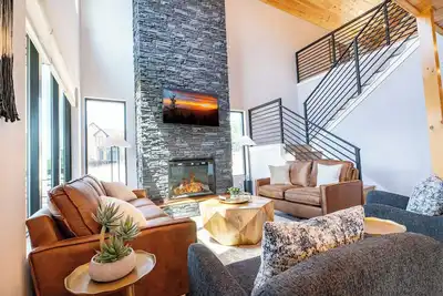 Image de Gorgeous 4bd Lodge w/ Pool! Hot Tub + Theater