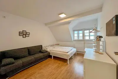 Image de Functionally furnished room