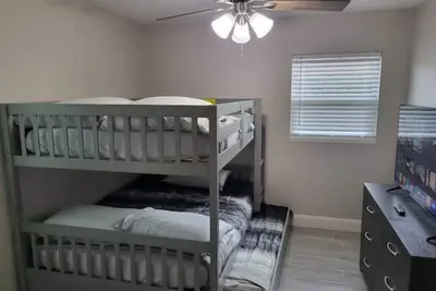 Image de Cozy 2 Bedroom near Main Road. Pet Friendly!