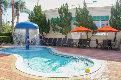 Image de Explore Disney Parks from a Spacious Room w/ Complimentary Breakfast | 3 Rooms