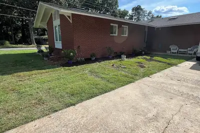 Image de Race City Pit Stop a charming Mcm 4-bdrm house with WiFi and Ac in Mooresville