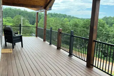 Image de Living Waters Estates, Elegant 3 Br Home with kids area, hot tub, sleeps 12