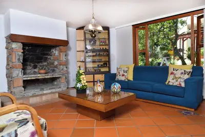 Image de Spacious 10-bedroom hotel with WiFi, Ac in charming Medellin