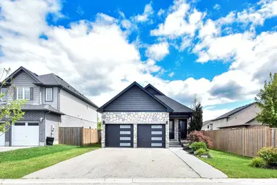 Image de Elegant cozy 3 bedrooms, 2 bathrooms home with 1 King bed, 2 Queen beds