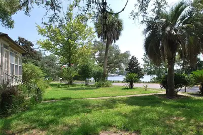 Image de Water view on the Park at Navy Point