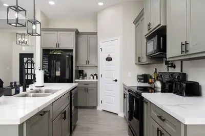 Image de Charming Home w\/Private Pool Fenced backyard Wi-Fi