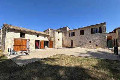 Image de Charming 2-bedroom Gite in peaceful Niort - WiFi, 10 mins from City Center