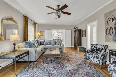 Image de Downtown Access | Private | King Bed