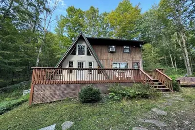 Image de Peaceful and Private A-frame in the woods, not far from Elk Mountain Ski Resort!