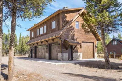 Image de Brand-new Waterfront Retreat w/ hot tub!