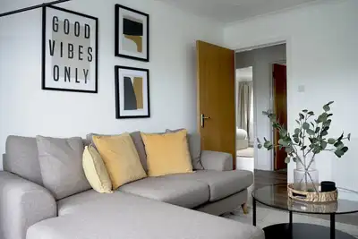 Image de Moderne-Sunnyside Penthouse-Appartement en attiq-Salle de bain privée séparée