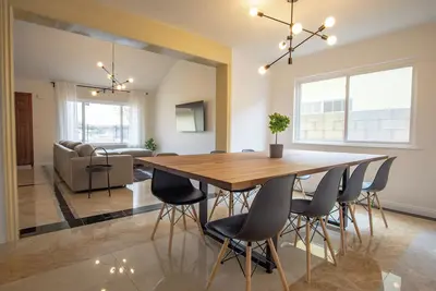Image de Fun and Central SoCal Home with WiFi, Ac