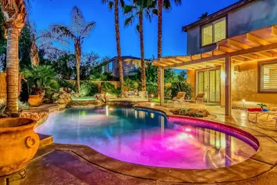 Image de Beautiful home with private pool, pool spa & outdoor kitchen
