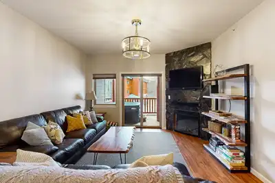 Image de Stunning family-friendly home with private hot tub overlooking mountains