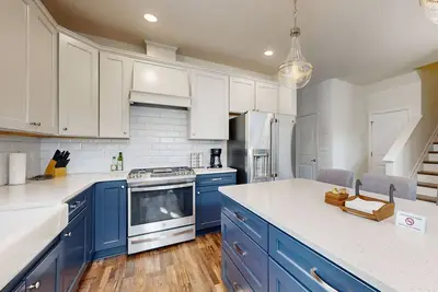 Image de Friendship Creek spacious townhome w\/shared pool, W\/D & Free Wifi