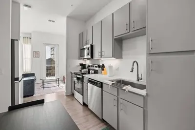 Image de Stylish Studio | Downtown Views | Saltwater Pool!
