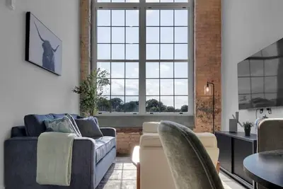 Image de Bright, Cozy Loft | Pool | Gym | Great location!