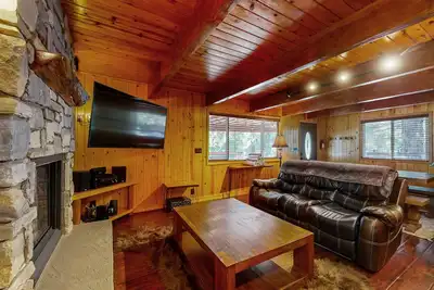 Image de Mountain Cabin w/ hot tub, deck, fireplace & washer/dryer