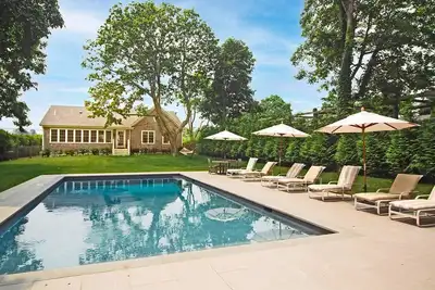 Image de The Sandbox! Completely renovated in-town 3br, 2+ bath with pool & poolhouse.
