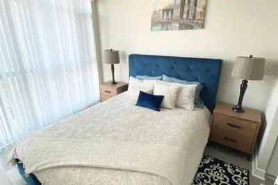 Image de Globalstay. Charming Lake View 1bd+den in Downtown
