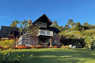 Beautiful country house just a few minutes walk away from the lake Calima