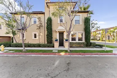 Image de La Casita - 31+ Day Stay - Centrally Located in Anaheim Colony Historic District