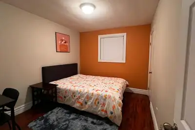 Image de Affordable Downtown Private Room in a House (Ferdowsi)