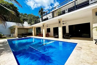 Image de *New* Grand 5br Villa w/ Pool & Full Ext. kitchen