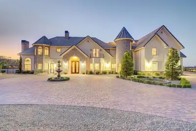 Image de The Castle-Pool/Spa/Billiard