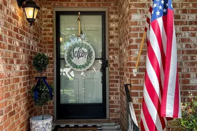 Image de Charming Cottage House in amazing location! Sleeps 8!