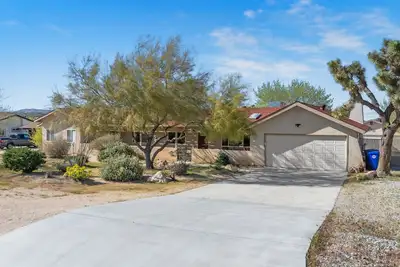 Image de Blue Coyote Spacious 4-bedroom house with Ac and WiFi in charming Yucca Valley