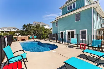 Dolphin Days – Hot Tub, Pool & steps to the Beach