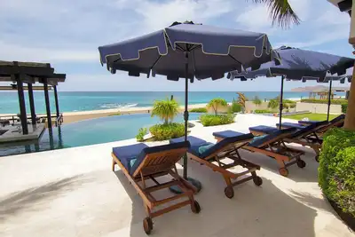 Image de Spectacular Estate Close to Beach, 7 Bedrooms, Gorgeous Villa!