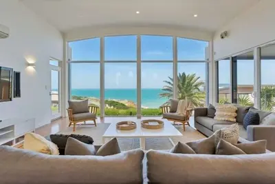 Image de Large, beautiful home with amazing views and a short walk to beaches and town.