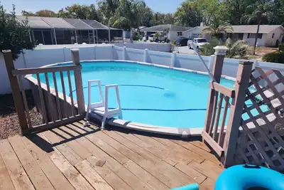 Image de Charming 2-bedroom specious pool house in pleasant Port Richey, feel home