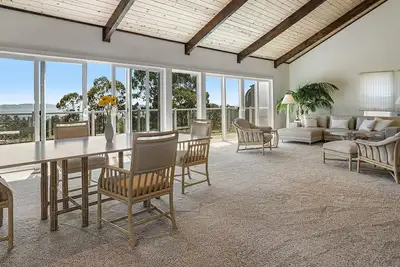 Image de Hillcrest Terrace - Quiet Luxury with Bay Views