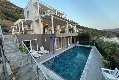 Image de Chic huge villa with sea view private pool 4 bedrooms, 2 living room in Bodrum