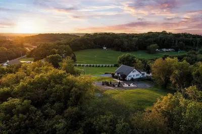 Image de 27 South - Lux Estate w\/ Views, Hot Tub & Gameroom