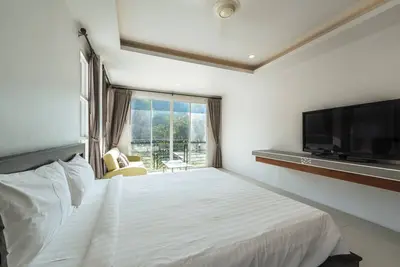 Image de Calm and Spacious Studio View 1
