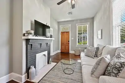 Image de Historic 2bd Home | Minutes From Downtown & Lsu