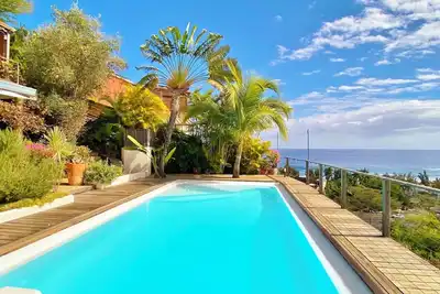 *Villa Floraya* - piscine et vue océan