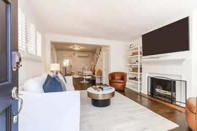Image de Stay in the Heart of Annapolis on King George Street Steps to Usna Gate 1 & Main Street