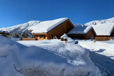 Image de Grand et Chaleureux Chalet Familial. 12 personnes. Retour skis aux pieds.