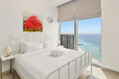 Image de 1 Bedroom Apartment with Full Sea View & access to Pool & Gym\n